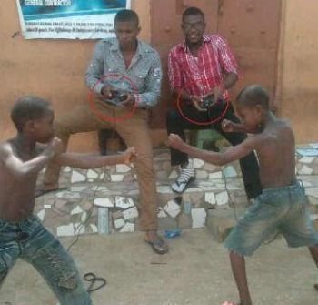 Spela tvspel i afrika