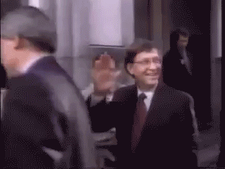 Bill Gates får en paj i ansiktet