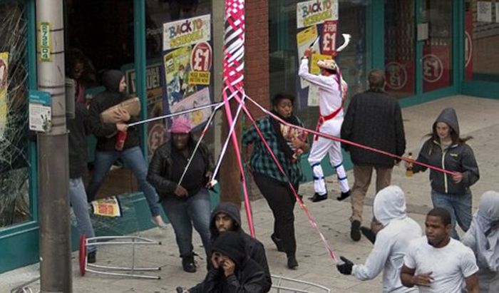 Photoshoppade bilder från kravallerna i London 2011