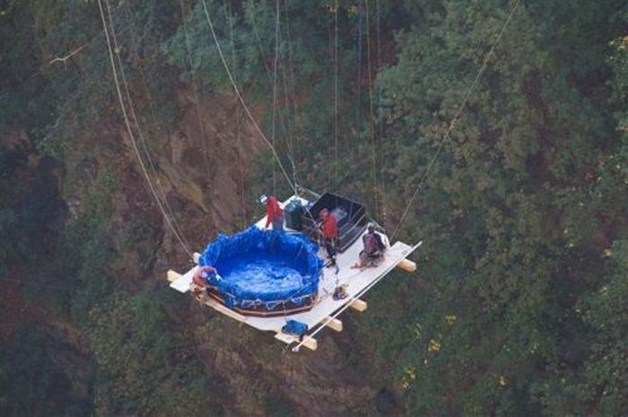 Hängande jacuzzi i Schweiz